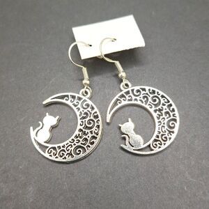 Silver cat moon earrings filigree Crescent moon earrings minimalist jewelry
